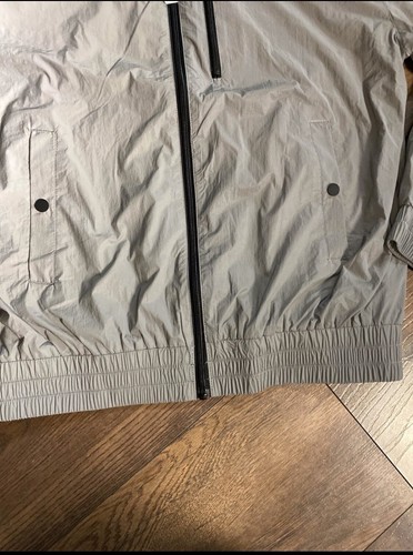 Tolle Herren Windbreaker / Jacke von GUESS Silber / Grau Gr. M Neu mit Etikett - Bild 7 von 12