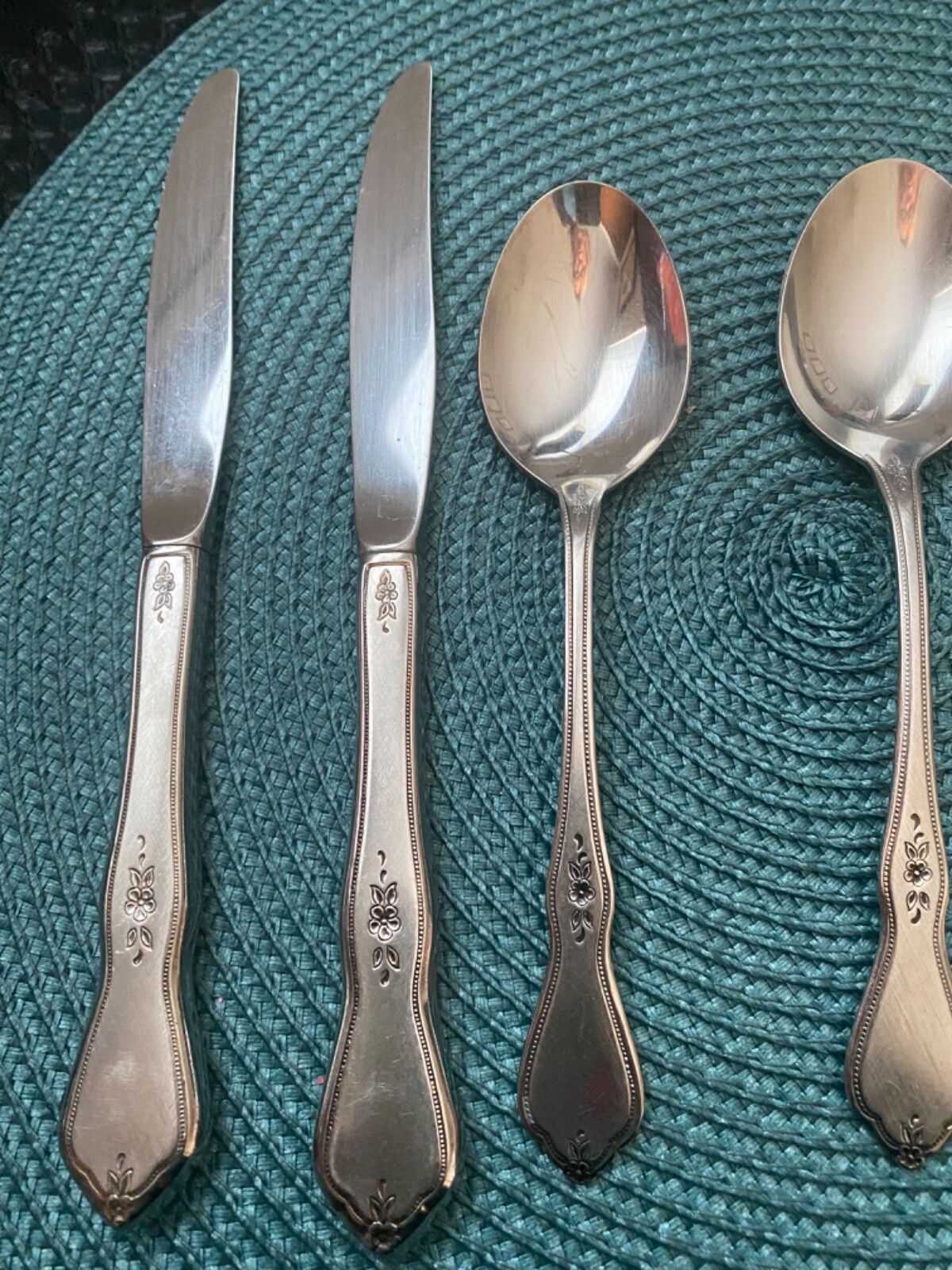 MEADOWBROOK/ MORNING BLOSSOM ONEIDA Stainless 2 DINNER KNIVES, 3 SPOONS