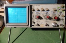 Tektronix 2215 oscilloscope with two probes