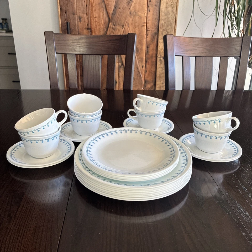 Juego 28 piezas Corelle Corning Guirnalda Azul Copo de Nieve Platos de Cena Tazas Platillos Foto 2 de 4