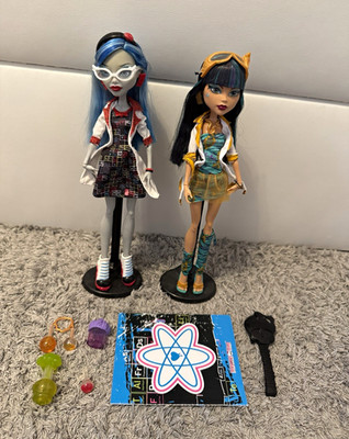 Monster high Mad Science Lab Partners Cleo de Nile & Ghoulia Yelps - complete!