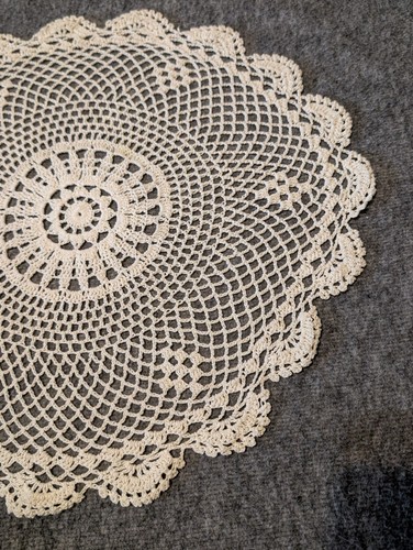 14" Round Scalloped Edge Off White Crocheted Doily Dresser Scarf Table Decor - Picture 11 of 13