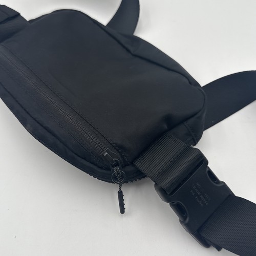 Lululemon Womens Black Adjustable Strap Mini Belt Waist Bag Pack Purse - Picture 7 of 12