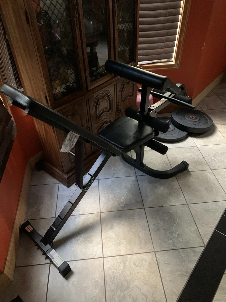 Banco de pesas utilitario ajustable CAP Deluxe con rizo predicador y prensa de piernas Foto 3 de 3