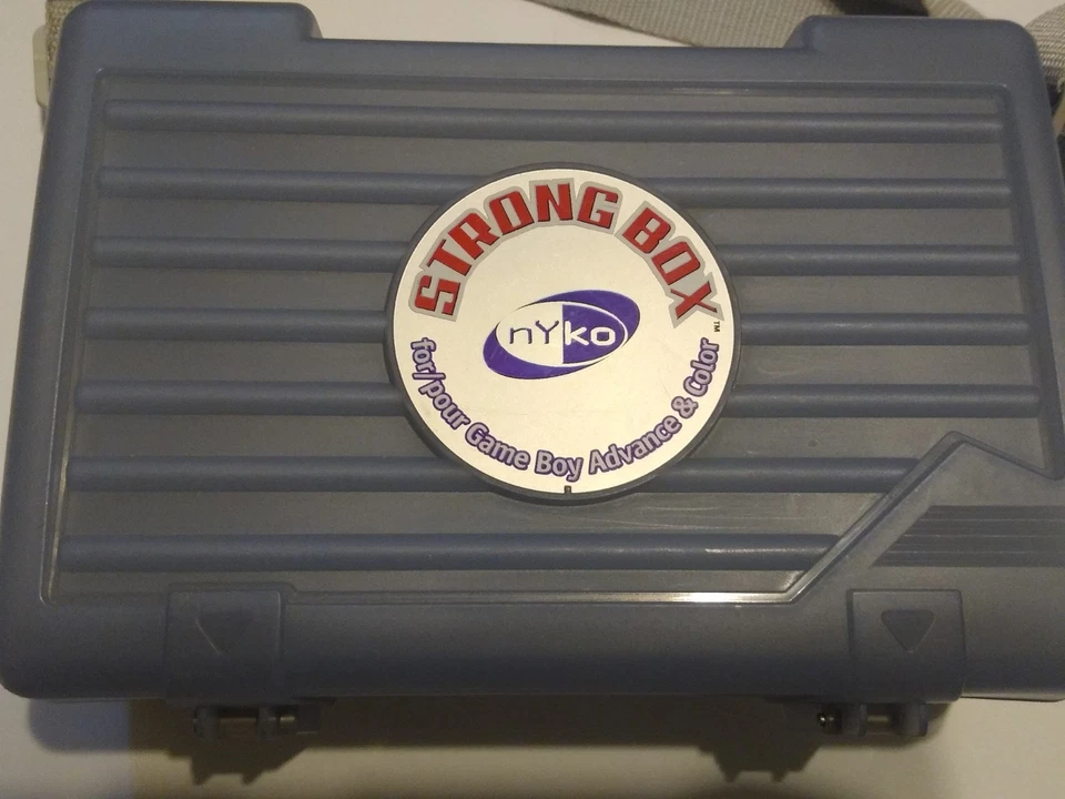 Estuche Rígido Caja Fuerte Nyko para Nintendo Game Boy Advance GBA y GB Color GBC Foto 2 de 4