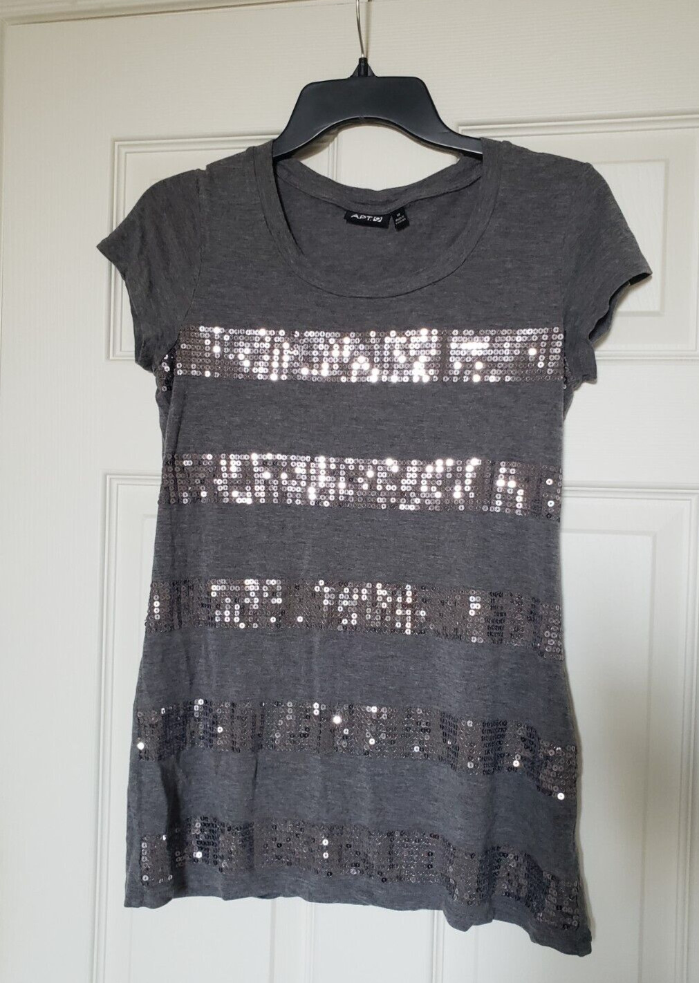 Women's Apt. 9 gray short-sleeve top with rows of sequins - size Medium
