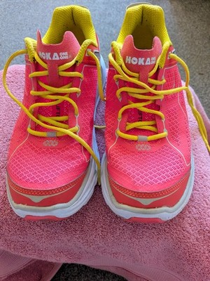 Hoka One One Clifton Laufschuhe koralle & gelb Farbe leicht Größe 7