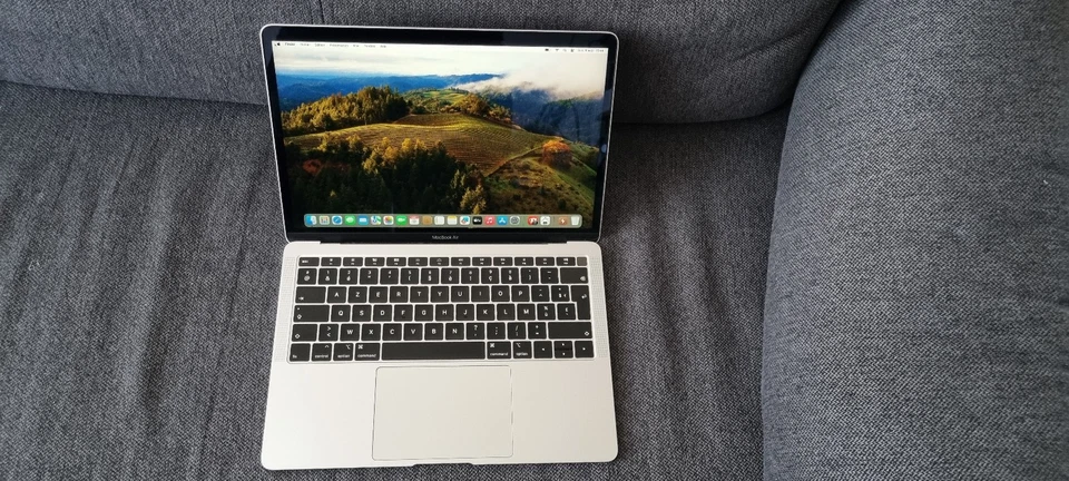 Apple MacBook Air 13" 2019 · i5 · 16GB · 250GB, photo 1 sur 5
