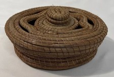 Pine Needle Basket Handwoven Coiled with Lid 8  Diameter