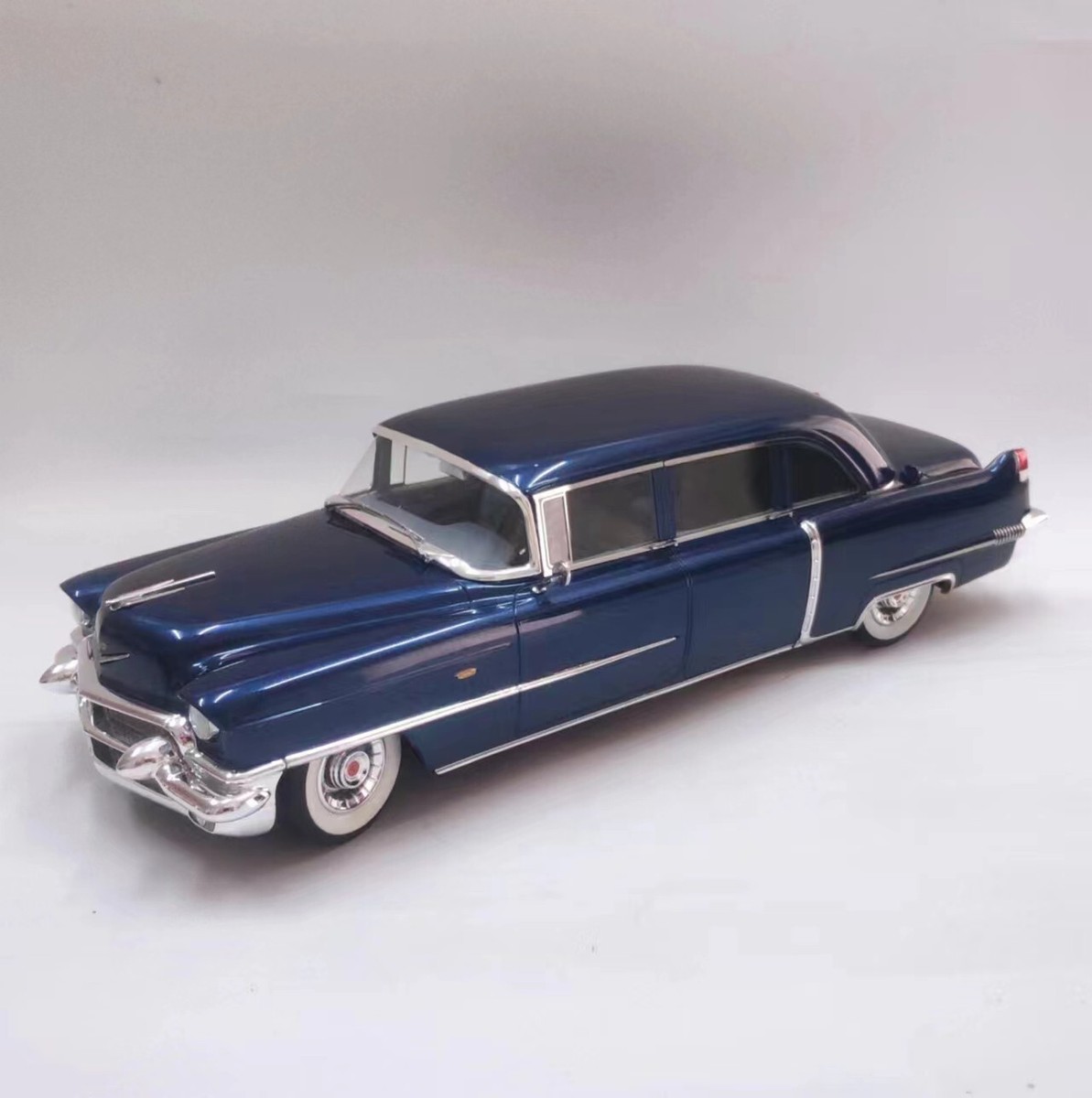 1/18 Cadillac SERIES 75 FLEETWOOD LIMOUSINE 1956 Limited Edition