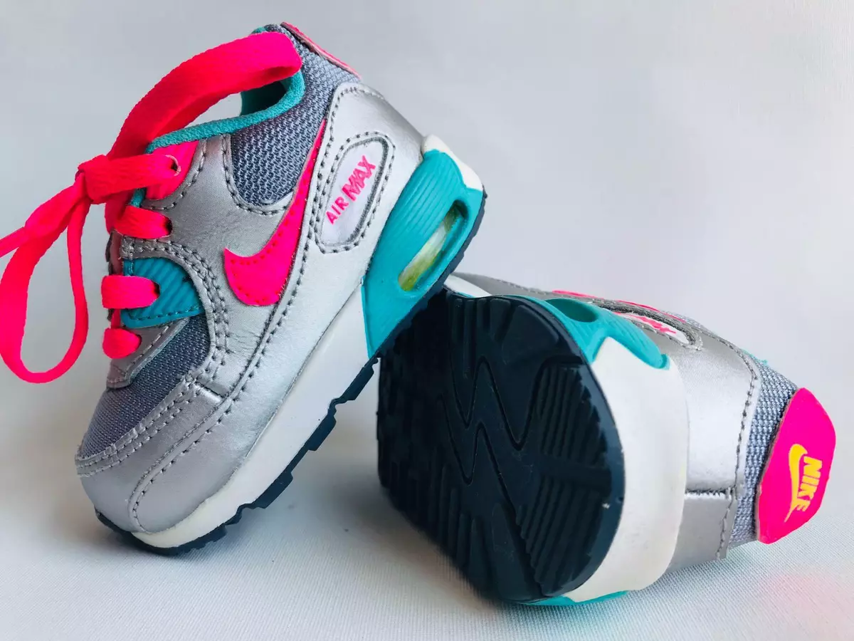 Scarpe hotsell silver nike