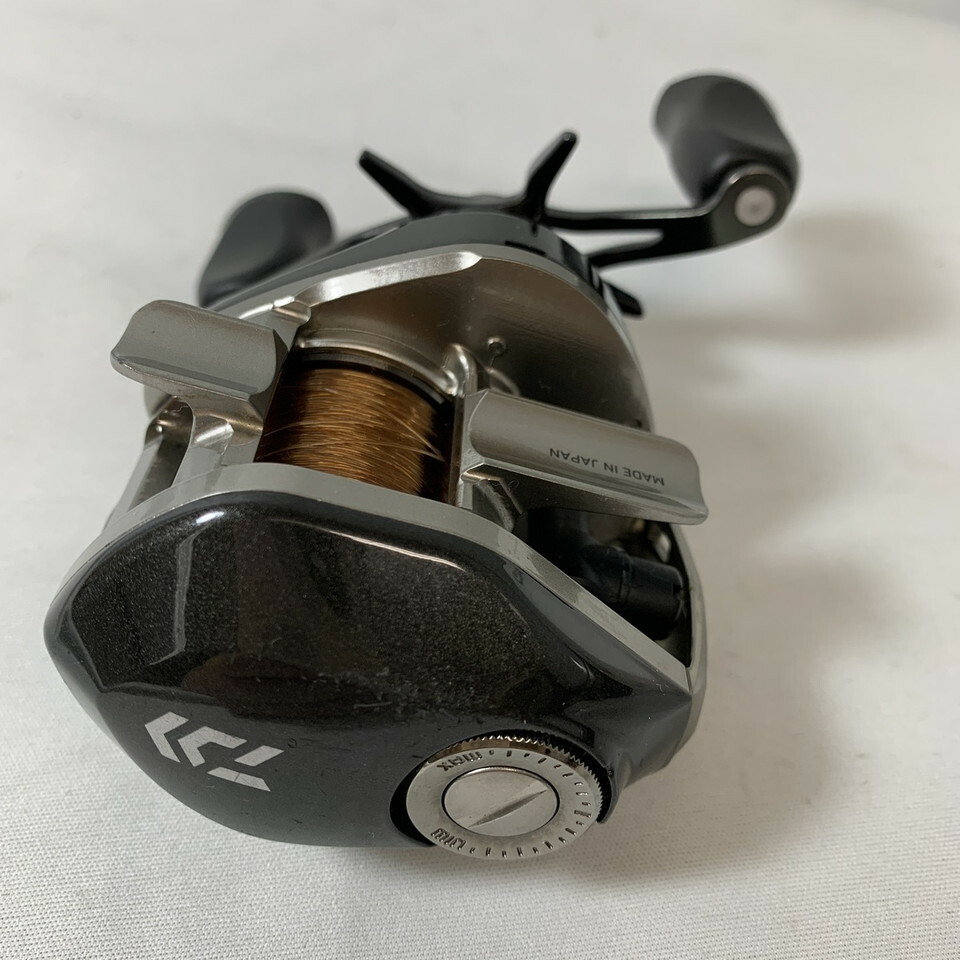 Daiwa Alphas Sv 105 Sh Bait Casting Reel Used with Box F/S Daiwa Alphas Sv 105 Sh Bait Casting Reel Used with Box F/S