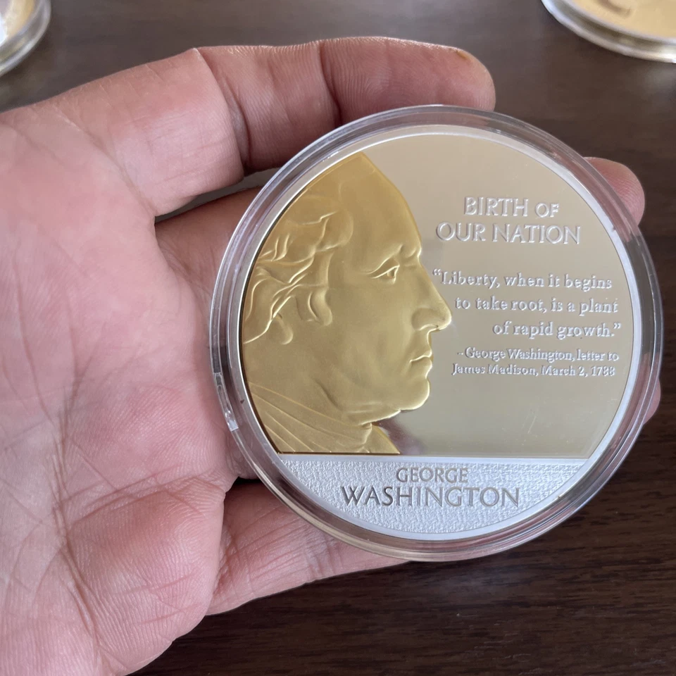 2014MOUNT RUSHMORE  SILVER-PLATED WITH SPOT GOLD 70MM PROOF COIN - Image 3 of 4