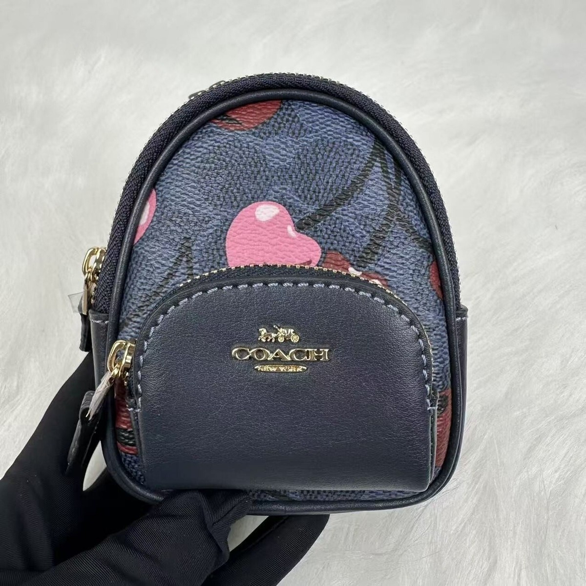全米完売 Coach CZ086 Mini Court Backpack Bag Charmチェリー柄 全米完売 Coach CZ086 Mini Court Backpack Bag Charmチェリー柄