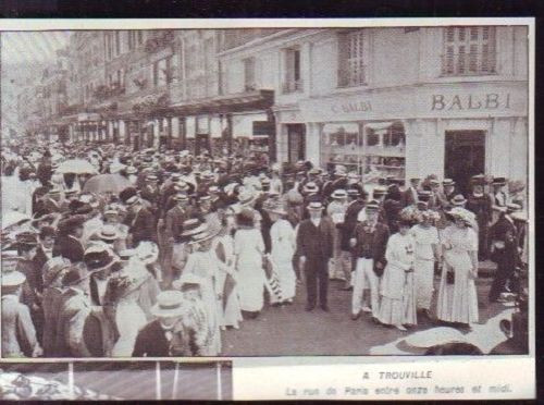 1909  --  A TROUVILLE   LA RUE DE PARIS ENTRE ONZE HEURES ET MIDI  £429 - Picture 1 of 1