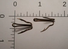 100 MUSTAD #4 DOUBLE LIVE BAIT HOOKS HOLLOW POINT RINGED BRONZED NORWAY 35881