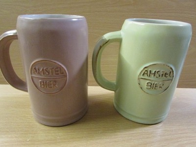 Atemberaubendes Paar Vintage JAN VAN ERP Pastell Keramik AMSTEL Bierkrug Krüge