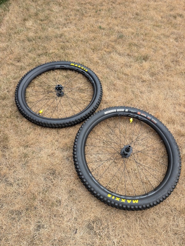 Race Face AR30 Front & Rear Wheel 27.5" DT Swiss 370 SRAM XD Racket Boost Maxxis