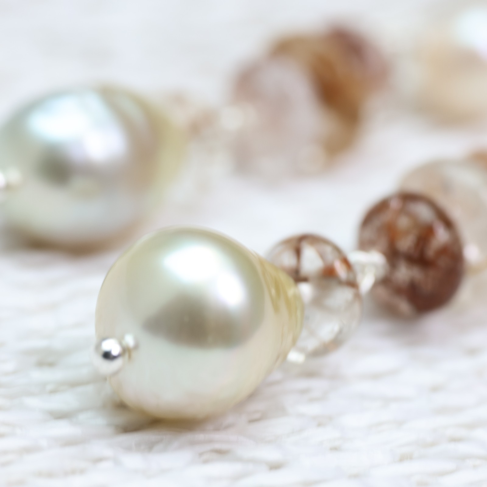 Boucles d'oreilles perles des mers du sud baroques quartz rutile fait main 2384