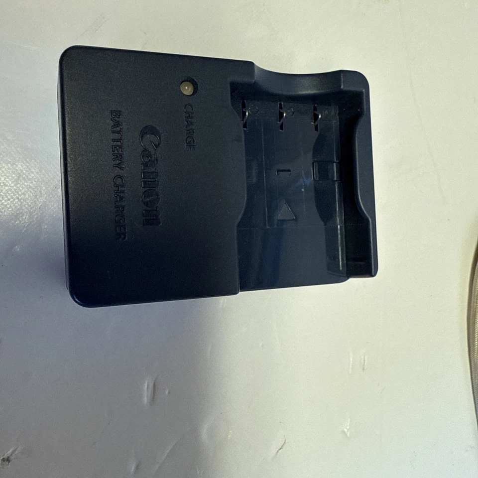 Canon PowerShot SD550 DIGITAL ELPH 7.1MP 3x Zoom Digital Camera (READ DESC) - Imagem 3 de 4