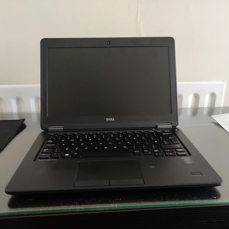 Dell Laptop 8GB RAM Core i5 128GB SSD Perfect condition with charger, photo 1 of 5
