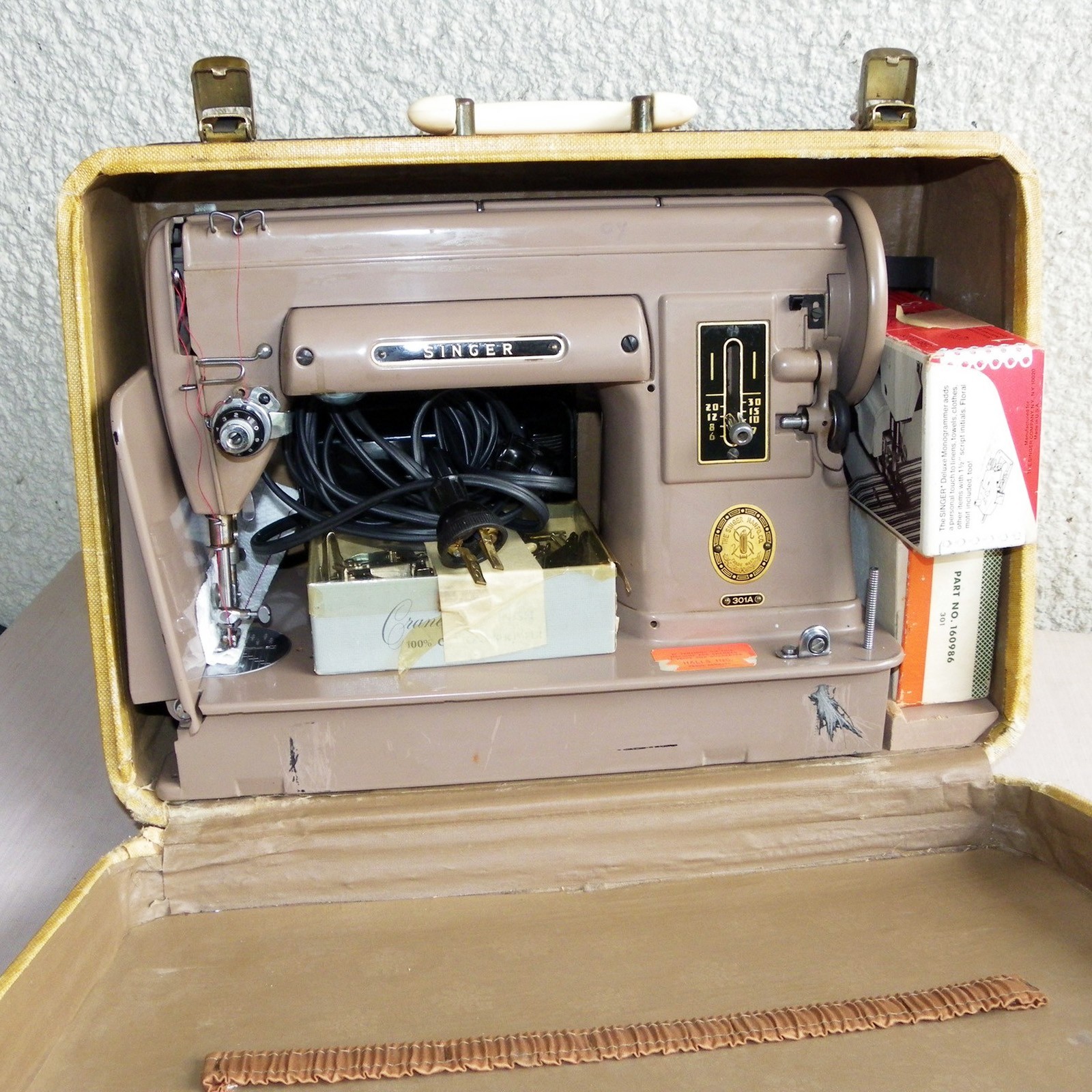 VINTAGE FROM 1950S SINGER 301A SLANT NEEDLE SEWING MACHINE