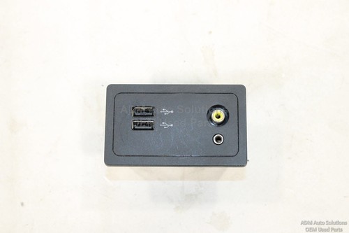 2016-2019 Infiniti Q60 3.0T LUXE Aux Audio Input Dual USB Port 284H34GA2C OEM 