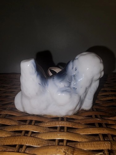 VINTAGE RECLINING POODLE CERAMIC FIGURINE WITH BOW - Picture 3 of 9