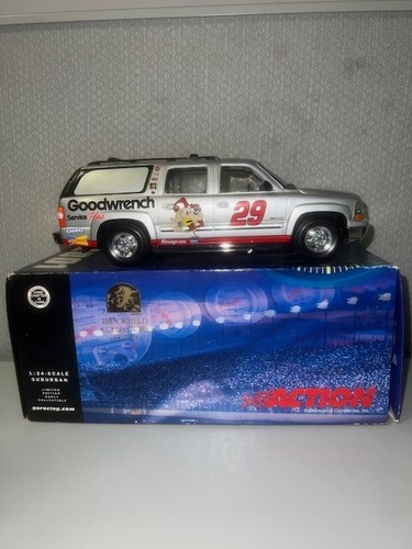 Kevin Harvick #29 GM Goodwrench Service Plus Looney Tunes 2001 Slammed Suburban - Picture 2 of 3
