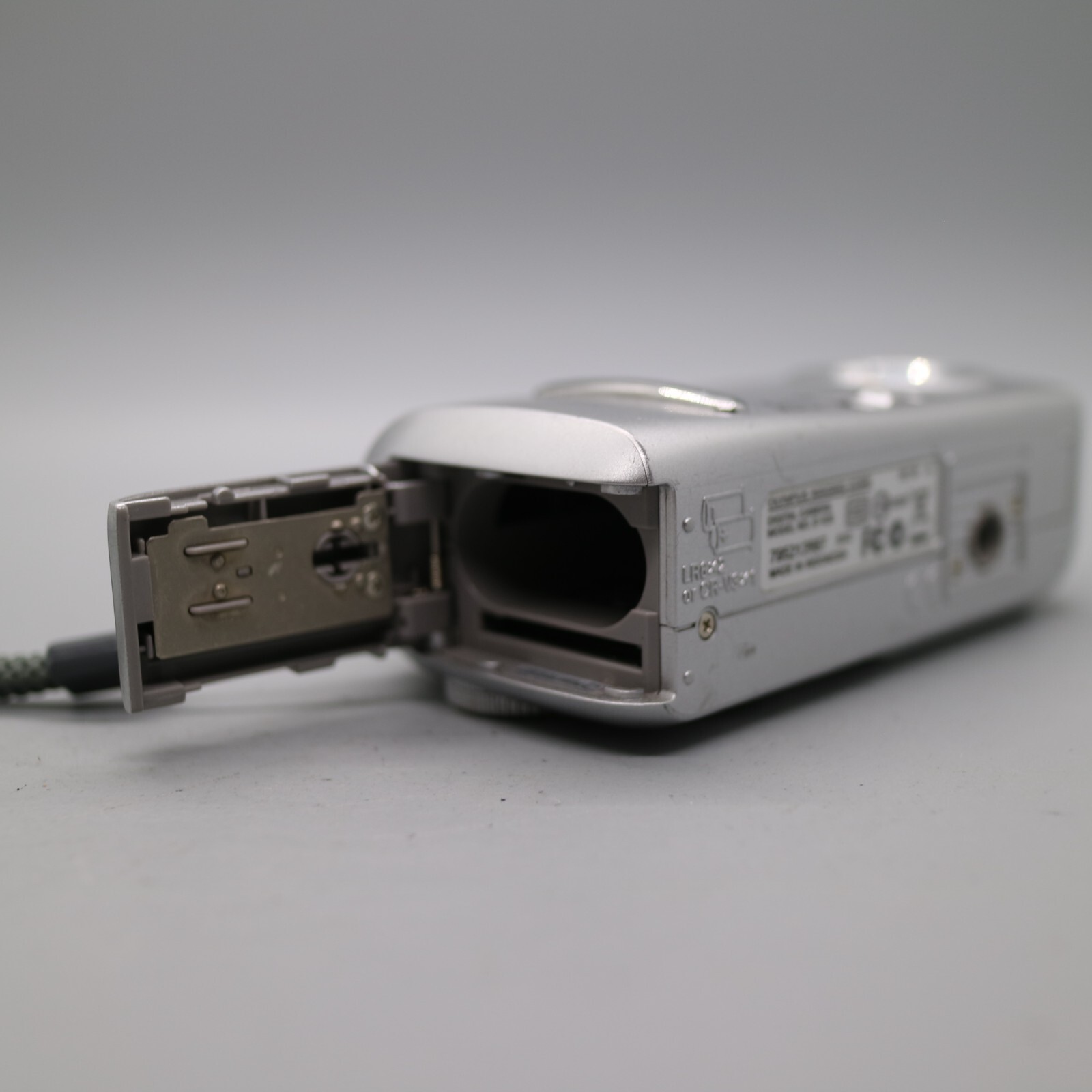 Olympus Camedia D435 5.1MP Compact Digital Camera Silver Tested *Dead