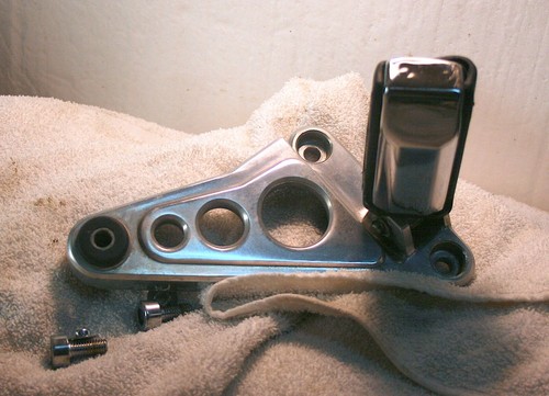 Honda Magna 1985 1986 RIGHT passenger foot peg rest with mount (M-42c) - Picture 6 of 9