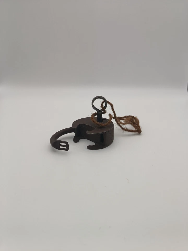 ANTIGUO CANDADO DE HIERRO ORIGINAL ANTIGUO Y RARO CON LLAVE Y FUNCIONANDO BIEN c1900 v/g Foto 4 de 4