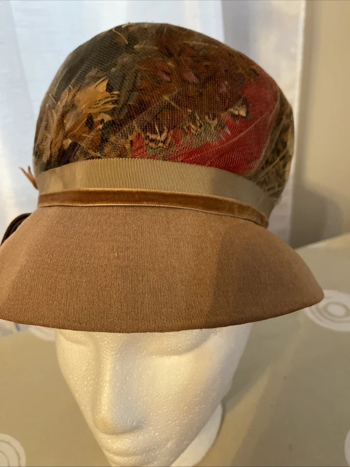 Sombrero de mujer Lit Brothers Philadelphia de lana años 40 faisán real debajo de la red Foto 3 de 4