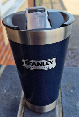 Stanley Stay Chill 16 Unzen Bier Pint in blau mit Deckel & Flaschenöffner