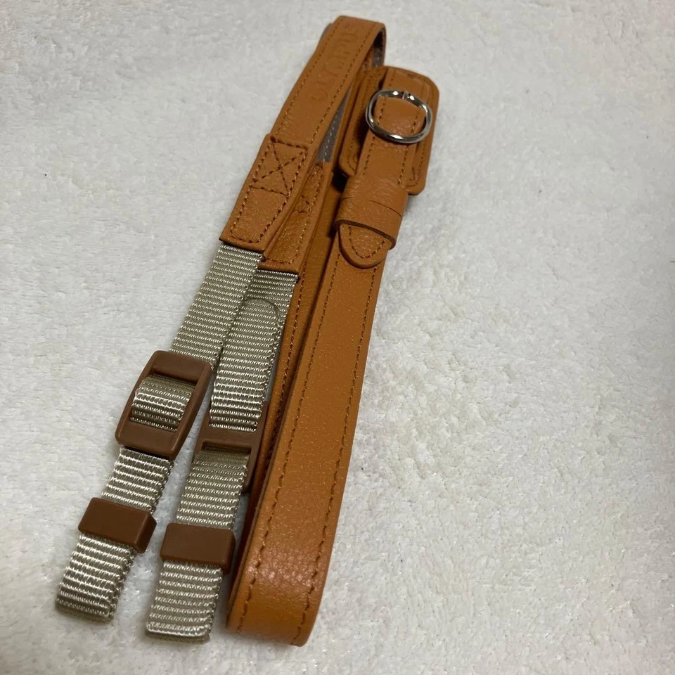 Chaqueta corporal y correa para el hombro de cuero genuino Olympus marrón claro usada Foto 4 de 4