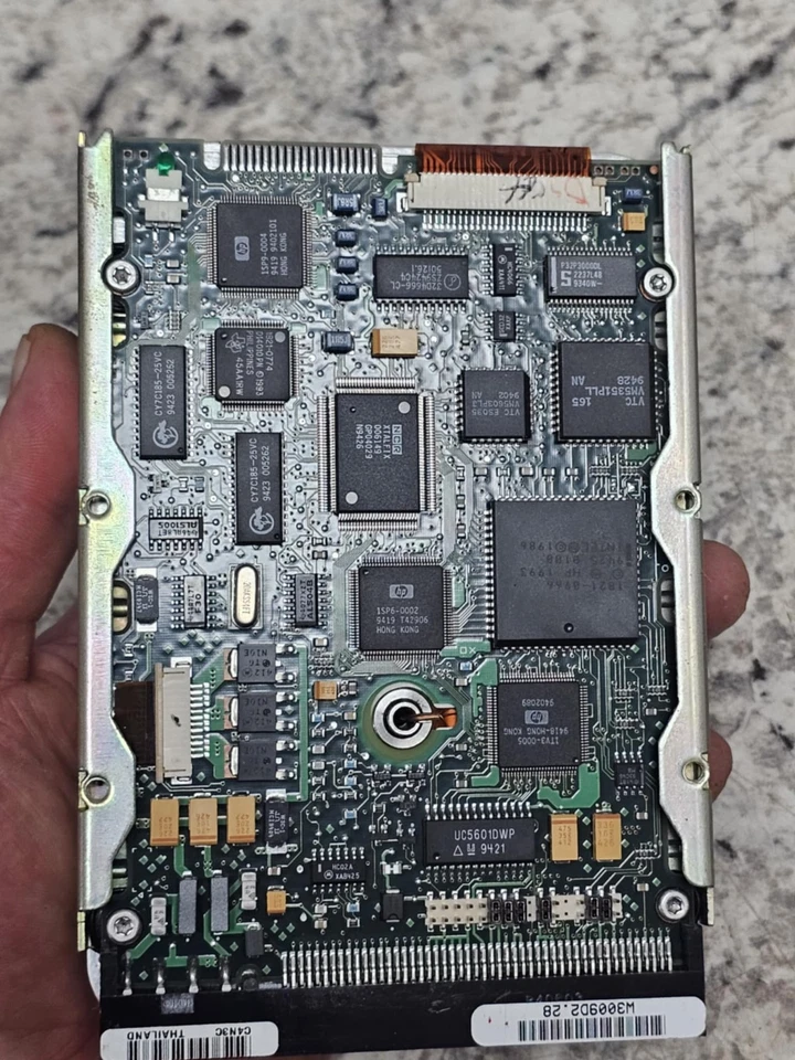 Rare Retro Vintage HP C2490-60062 2.1GB SCSI STD W3009D2 C4N3C Hard Drive - Image 4 of 4