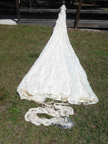 1967 White Military 28ft. Parachute w/lines/water brakes