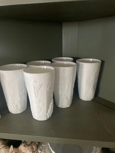 Vintage Milk Glass 1950’s Harvest Grapes 12 Oz Tumbler Set Of 4