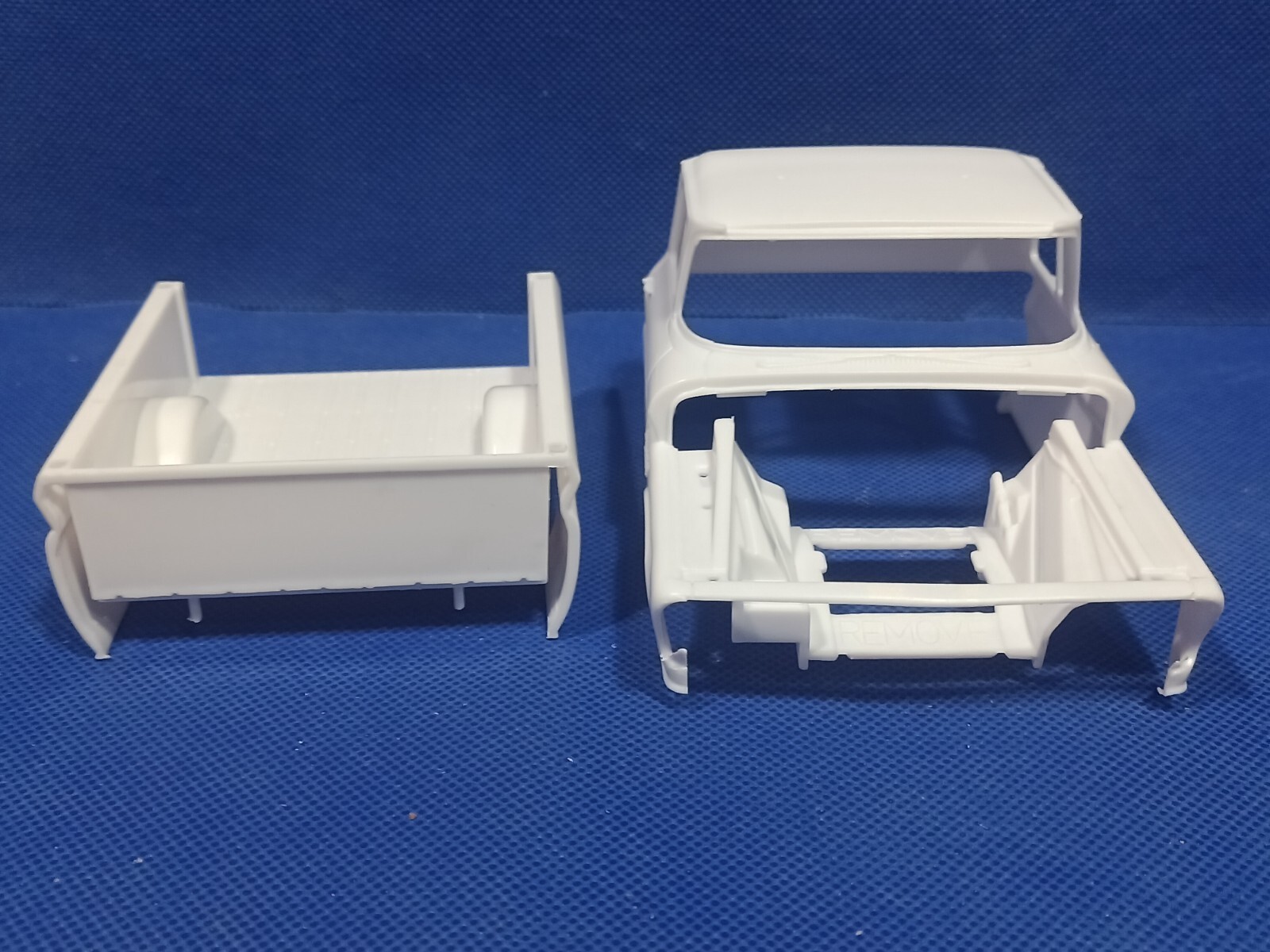 🌟 Body Shell & Frame 1960 Chevy Pick Up 125 Scale 1000s Model Car