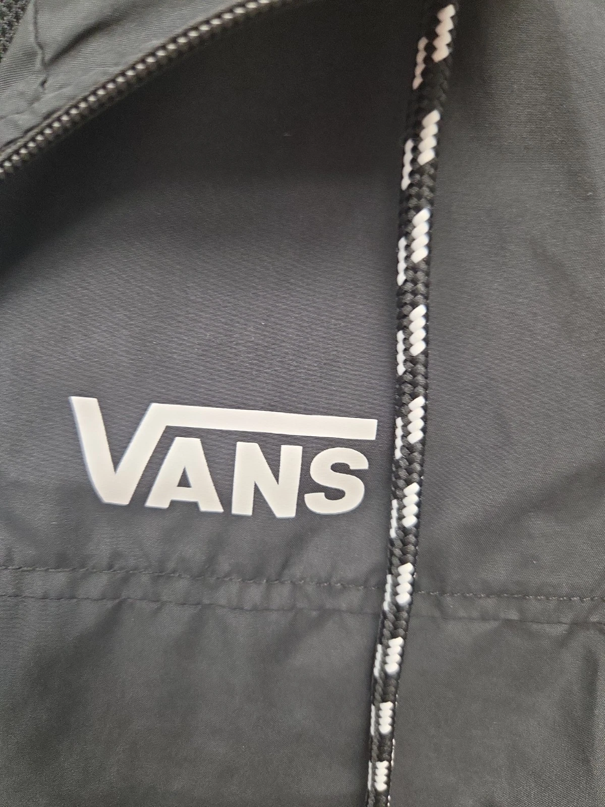Van's Off The Wall Hooded Windbreaker - product detail image 6