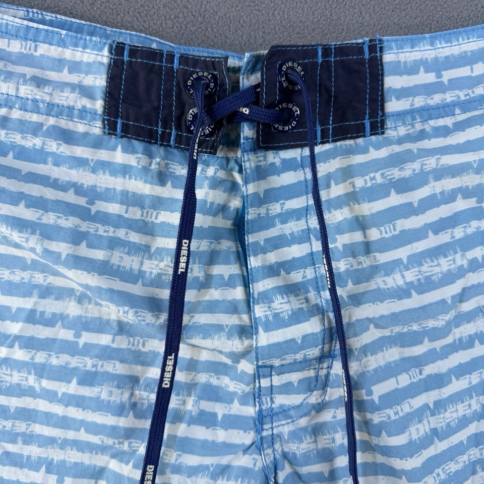 Diesel Board Shorts Para Hombre Pequeño Azul Rayas Forrado 10" Entrepierna Nadar Playa Bañador Foto 2 de 4