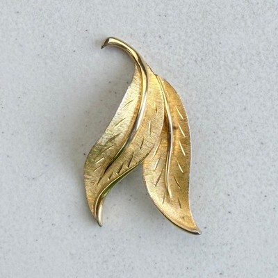 Vintage Kramer Leaf Brooch 1970s Gold Tone Metal 3D Nature Foliage Pin