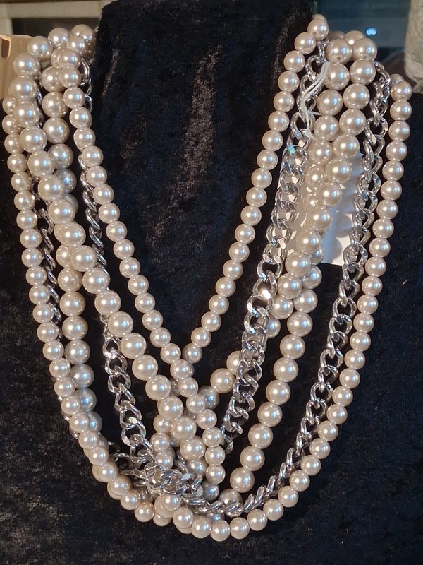 Vintage Banana Republic Pearl/Chain Statement Necklace