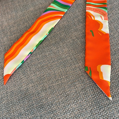 Bufanda Hermes Silk Twilly Naranja Estado S - Imagen 7 de 15