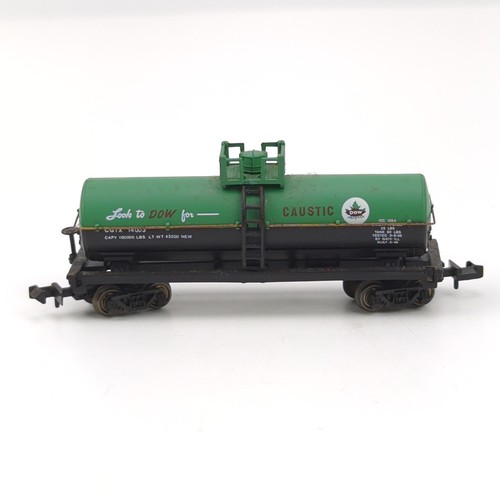 Bachmann N Scale 1 Dome Tanker CGTX 14003 Dow Chemical One Hole Green Caustic - Picture 3 of 6