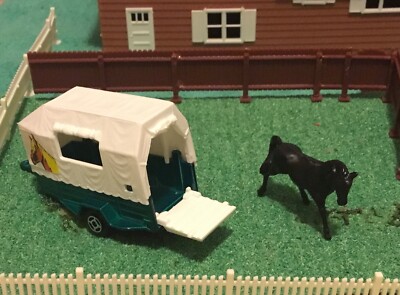 MAJORETTE RANGE ROVER + REMORQUE A CHEVAL 1/36 - Albums convertis