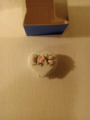 Croce con strass Avon in speciale scatola di ceramica - Foto 3 di 13