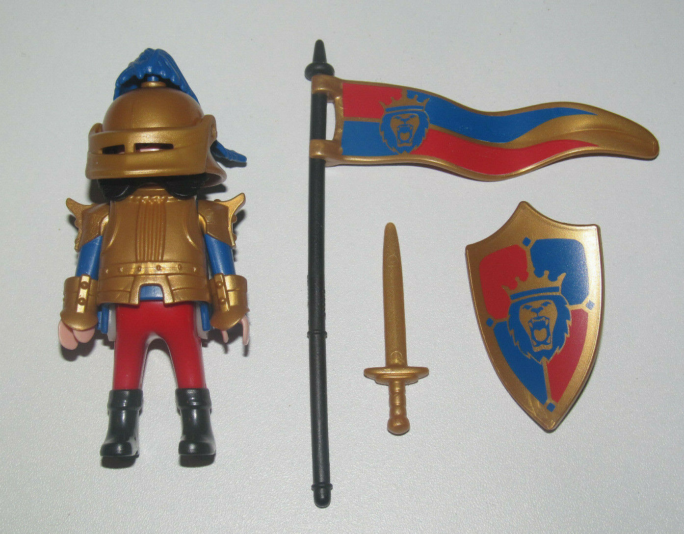 PLAYMOBIL personnage = un chevalier, buste coloris noir et gris