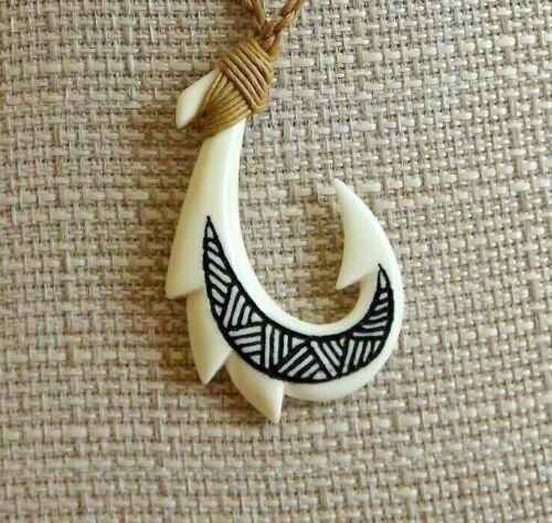 Hawaiian Buffalo Fish Bone Hook Pendant Adjustable Necklace Choker With Pattern - Picture 1 of 3