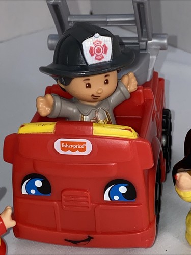 Fisher Price Little People Figure pompieri ragazzi e ragazze e spot il cane - Foto 2 di 4